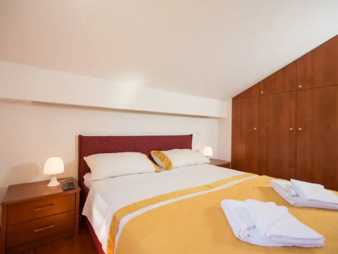 5 Bedroom Holiday Home With Balcony