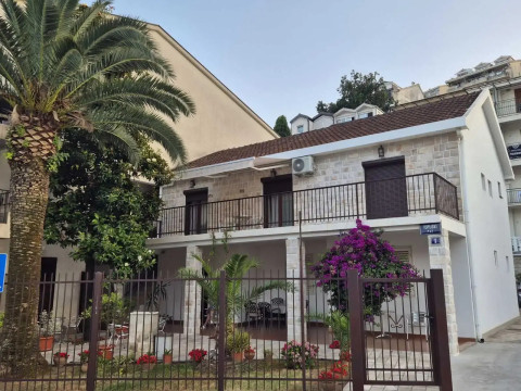 6 Palmi Budva Apartments