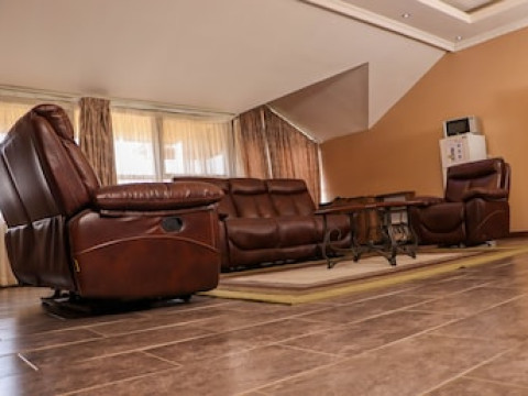 67 AIRPORT HOTEL