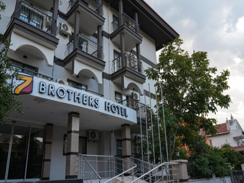 7 Brothers Hotel