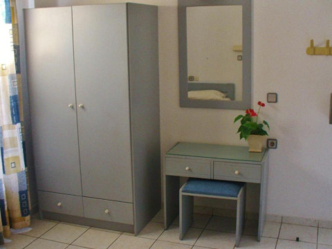 7 Days Studios and Apartments