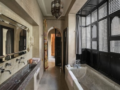 72 HOTEL & SPA