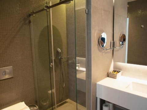 8 Boutique Suites