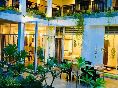 8 Plus Motels