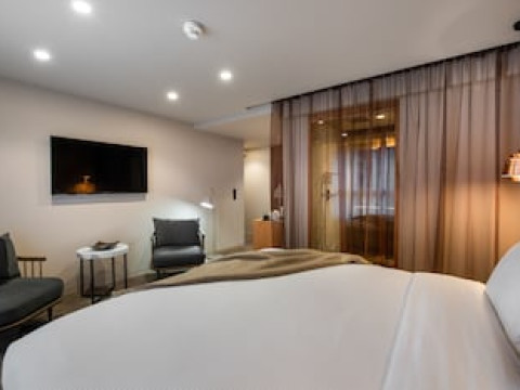 9HOTEL PAQUIS