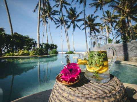 Absolute Beachfront Romantic Villa Laut