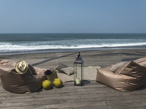 Absolute Beachfront Romantic Villa Laut