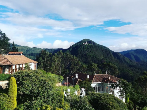 ACEASTA este COLUMBIA