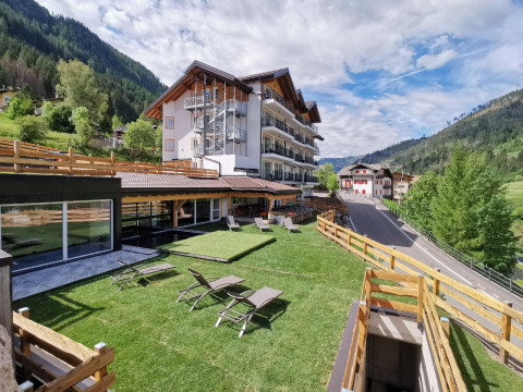 Active Alm Hotel