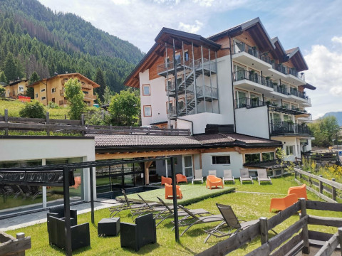 Active Alm Hotel