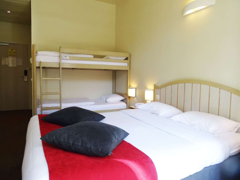 Adevarata distractie e aici – Campanille Val de France Disneyland