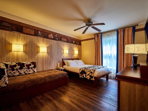 Adevarata distractie e aici – Disney Hotel Cheyenne 