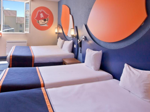 Adevarata distractie e aici – Explorers Fabulous Disneyland 