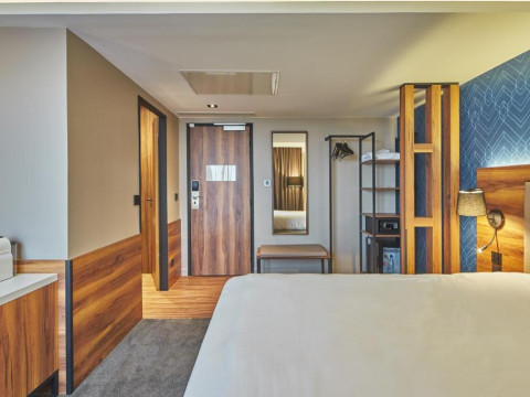 Adevarata distractie e aici – L’Elysee Va, D’Europe Disneyland 