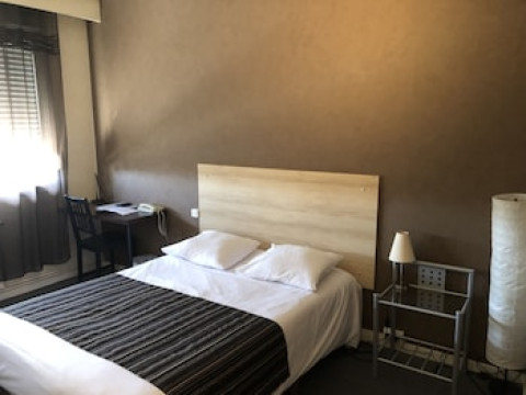 ADONIS LYON EST - HOTEL ARTYS
