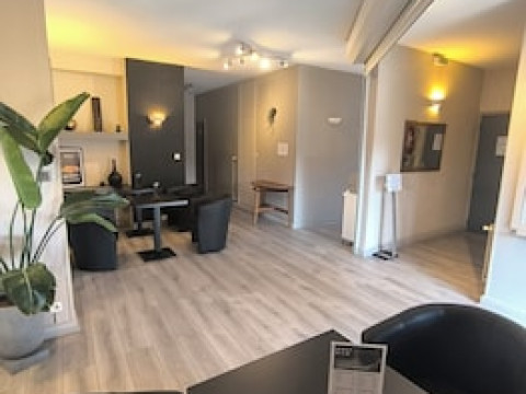 ADONIS LYON EST - HOTEL ARTYS