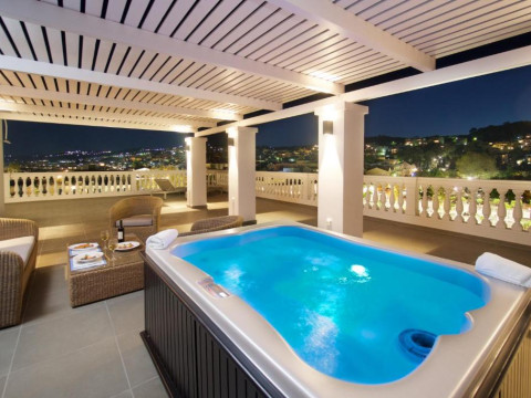 Aenos Hotel