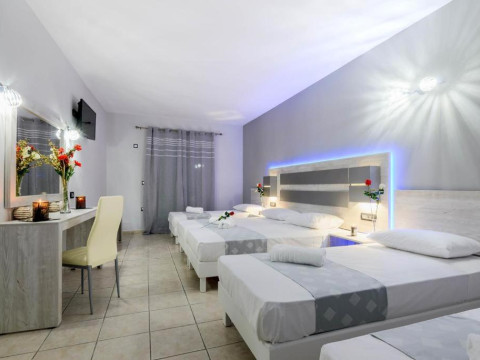 Savvas-Deval Hotel