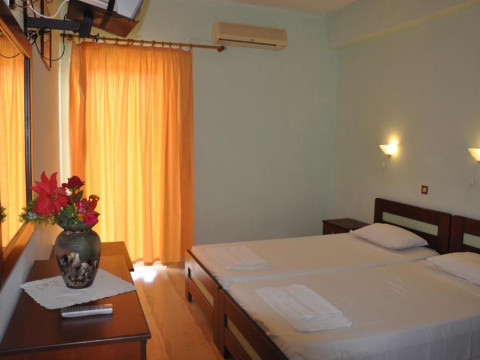 Aggelos Family Hotel