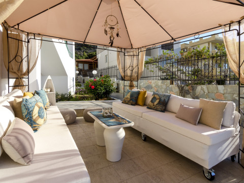 AGLAIA STUDIOS & APARTMENTS