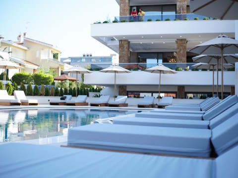 Agnes Deluxe Hotel