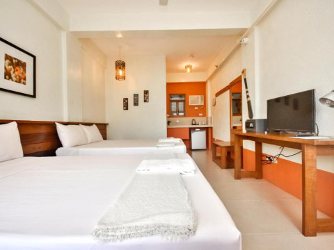 Hotel Agos Boracay Rooms + Beds