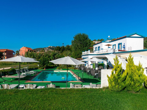 Akis Villa Studios & Apartments with Pool