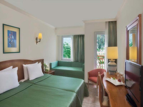 AKKA CLAROS HOTEL 