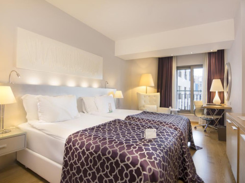 AKRA V HOTEL