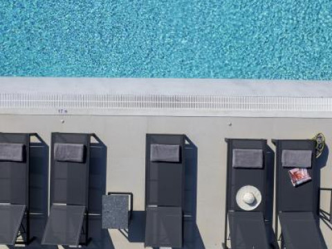 Akrotiri Suites