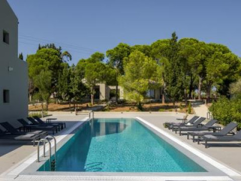 Akrotiri Suites