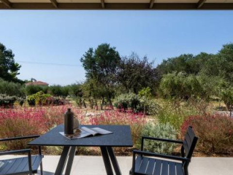 Akrotiri Suites