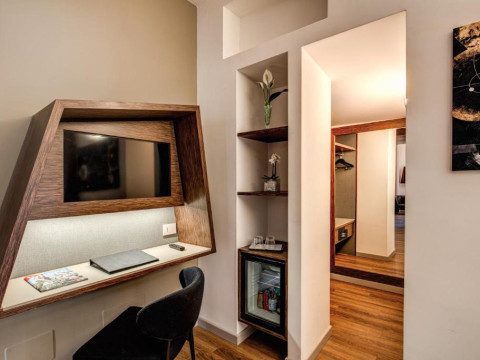 Al Manthia Hotel