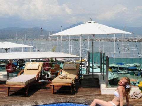 Alesta Yacht Hotel