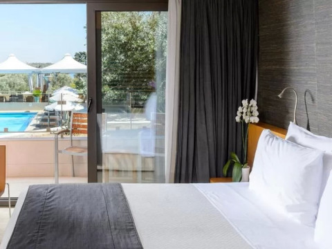 ALEXANDER BEACH HOTEL