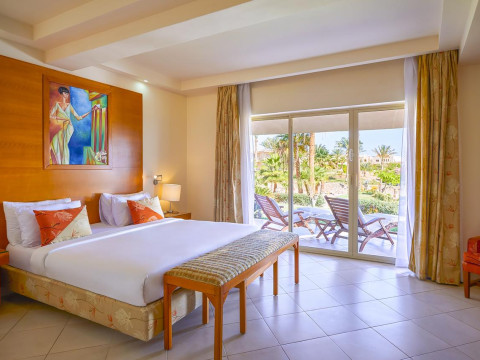 Alexander Beach Hotel & Spa