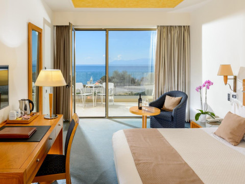 Alexander Beach Hotel & Spa