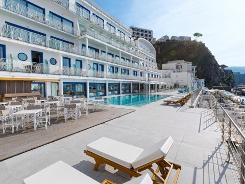 Alimuri Bay Resort