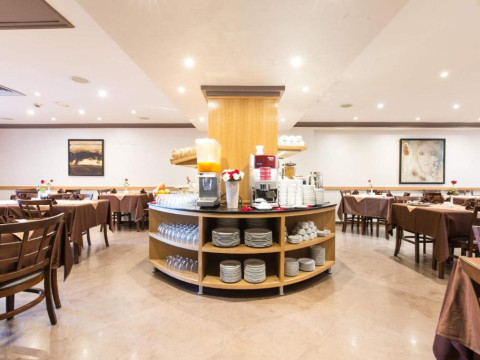 Almas Hotel