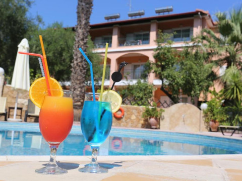 Aloni Hotel Studios