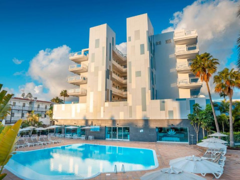 ALZER HOTEL