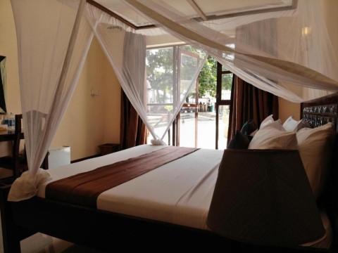 AMAAN BEACH BUNGALOW RESORT