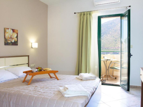 Amalia Apartments and Studios
