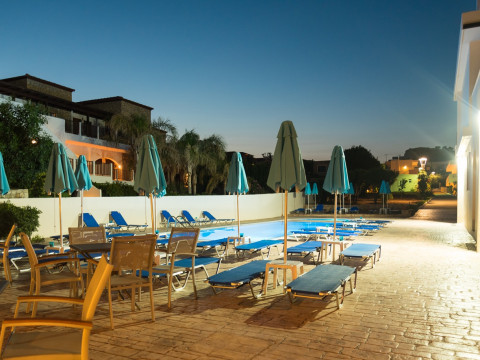 Amaryllis Beach Front Hotel