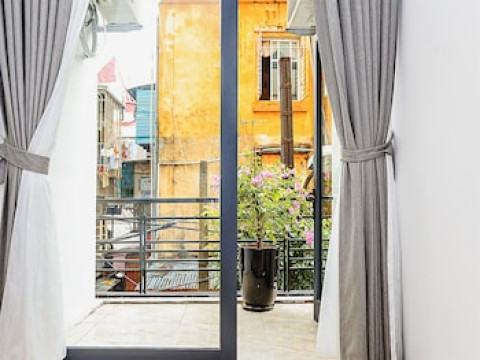 AMAZING NYT HOME BALCONY COZY STUDIO