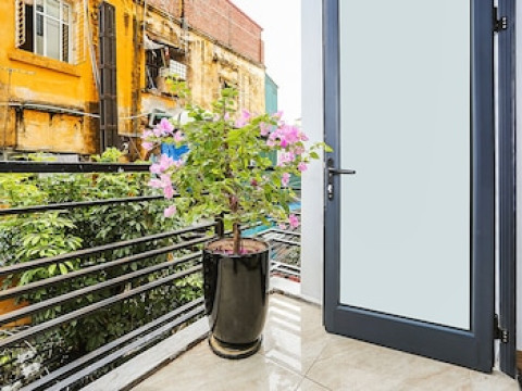 AMAZING NYT HOME BALCONY COZY STUDIO