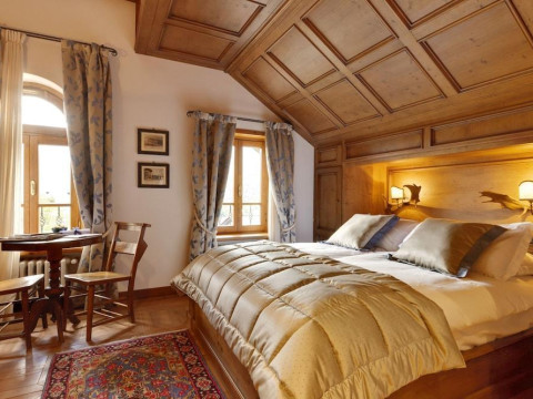 Ambra Cortina Luxury & Fashion Boutique Hotel