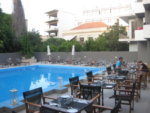 Amphitryon Hotel