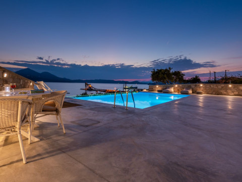Anemi Suites
