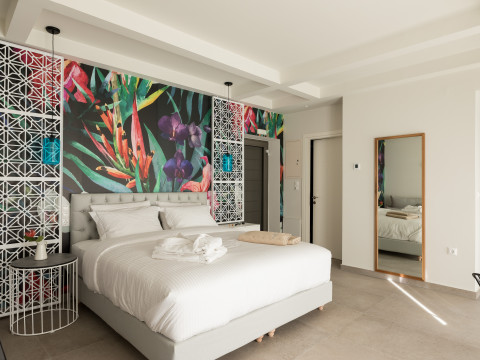 Anemolia Hotel Stylish Suites - Sarakiniko Beach